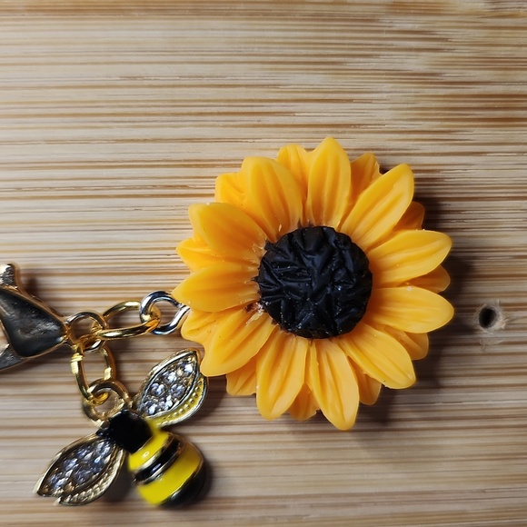 Sunflower and Bee Charm For Keychain Or Purse - Picture 3 of 5